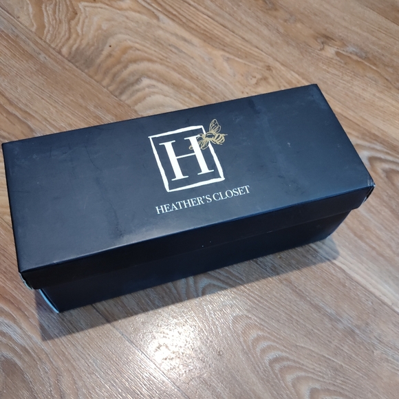 Flip Flops - Picture 3 of 5